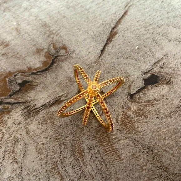 Henri Bendel Ring - Picture 4 of 4